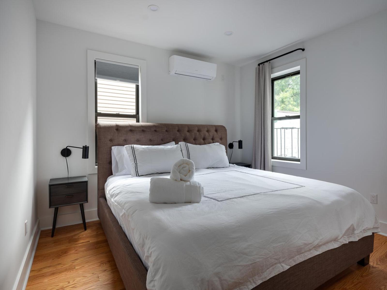 Three Bedroom Brooklynite Suite! New York Eksteriør billede