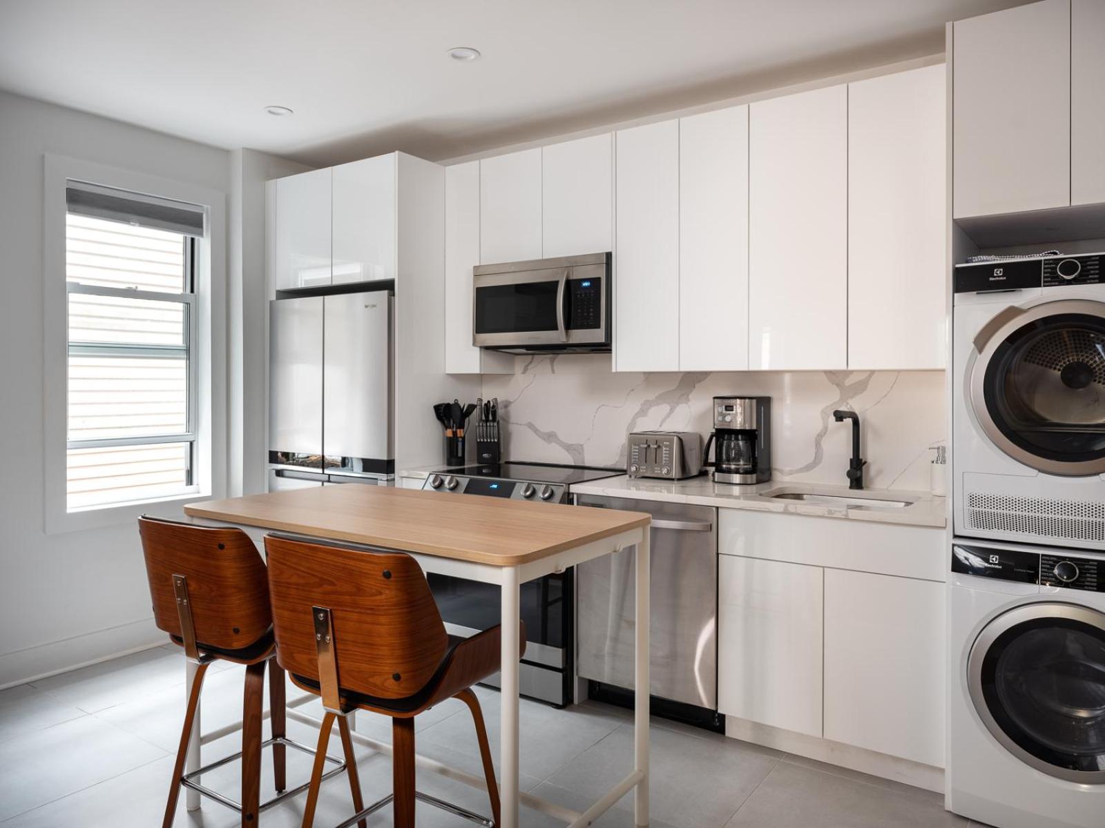 Three Bedroom Brooklynite Suite! New York Eksteriør billede